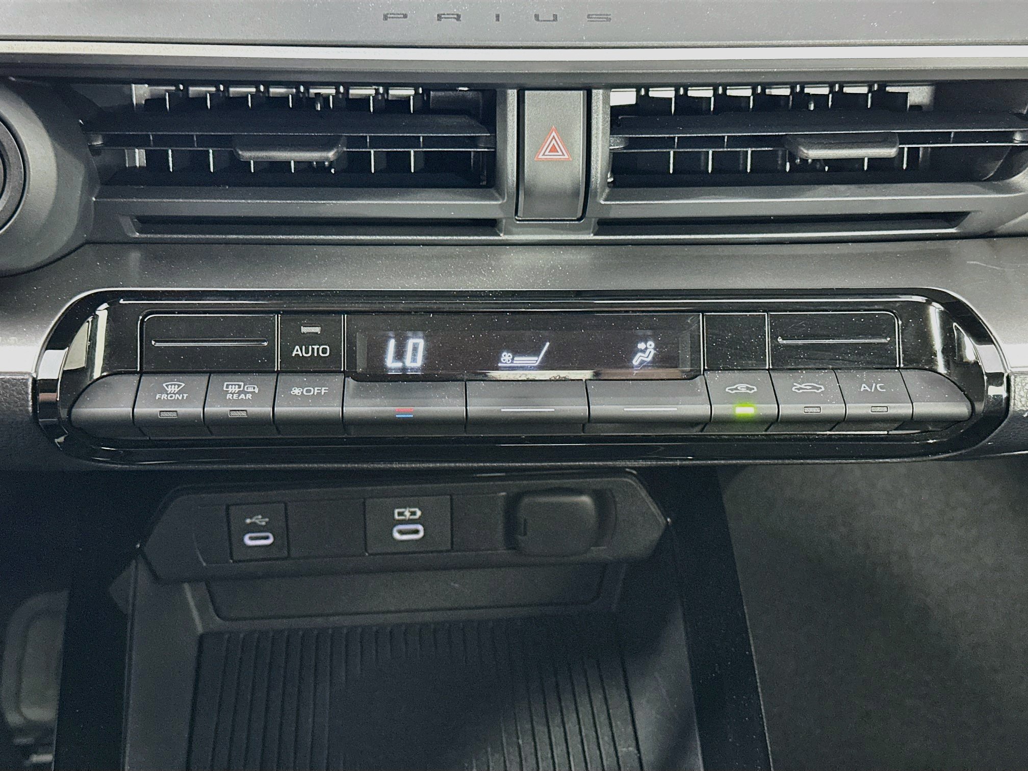 Used 2024 Toyota Prius LE FWD image 24