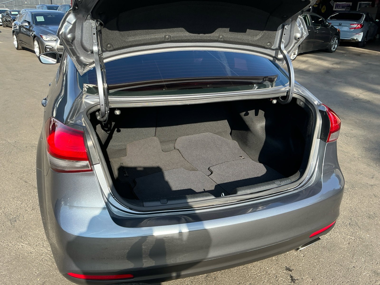 Used 2018 Kia Forte S image 25