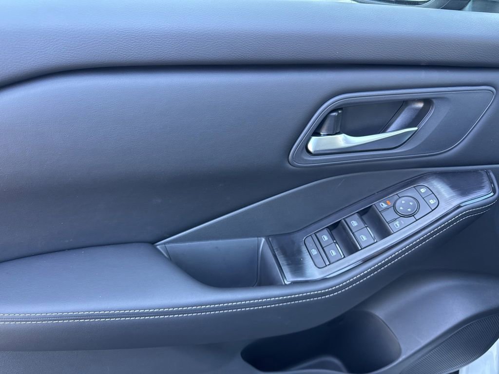 New 2026 Nissan Rogue SV FWD image 12
