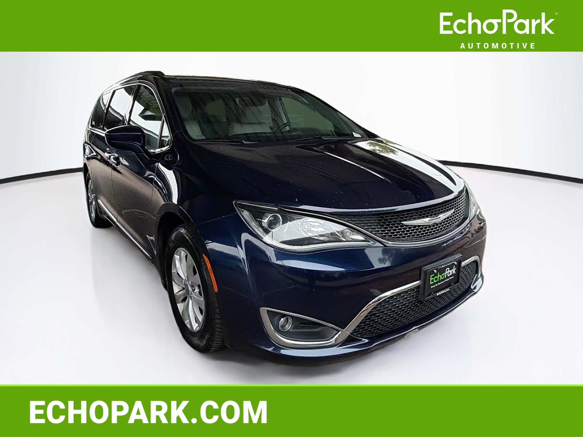 Used 2017 Chrysler Pacifica Touring-L FWD image 1