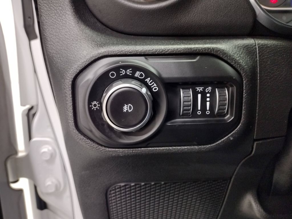 Used 2020 Jeep Wrangler Unlimited Sahara image 31