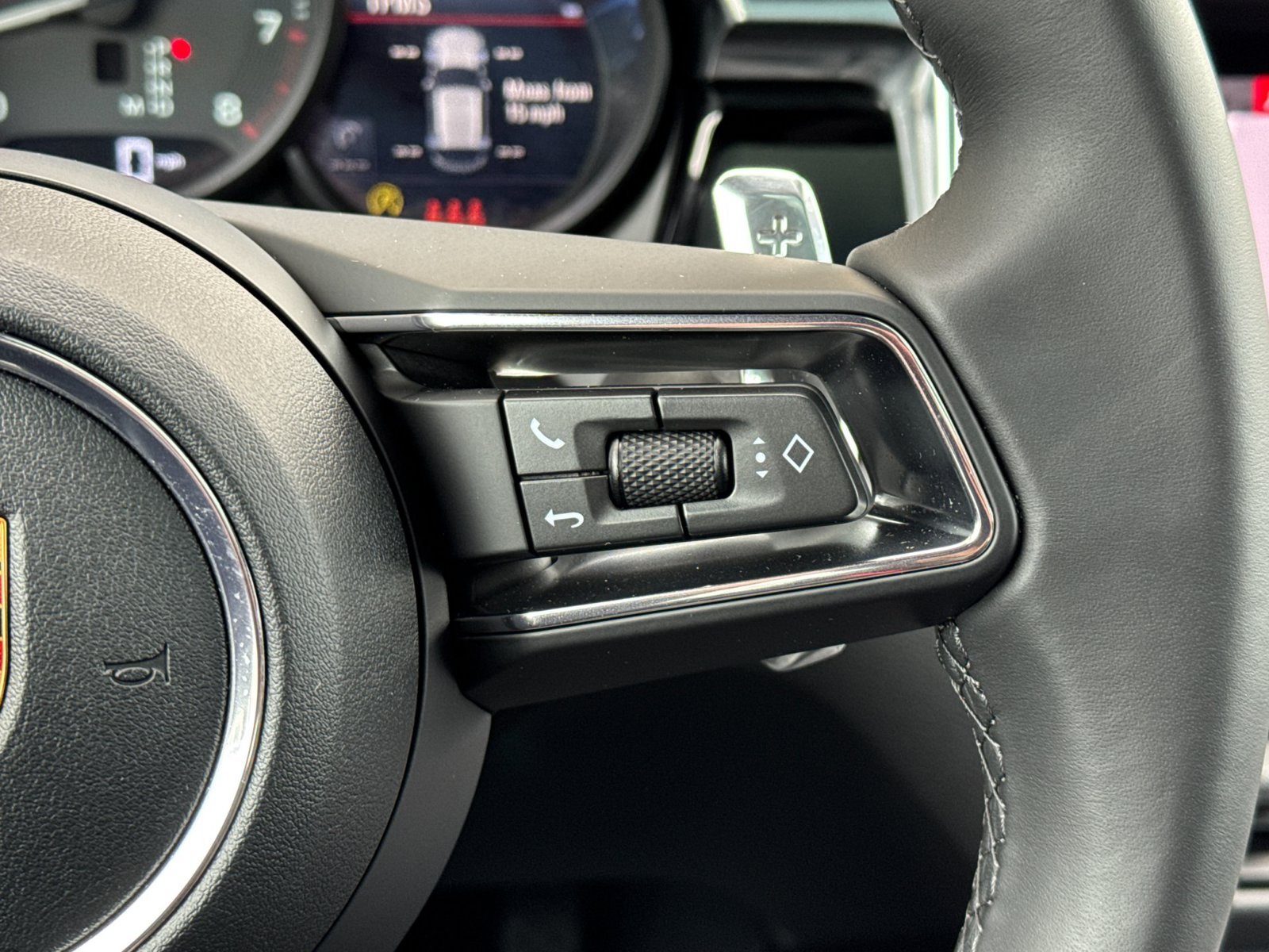 Certified 2026 Porsche Macan AWD/4WD image 29