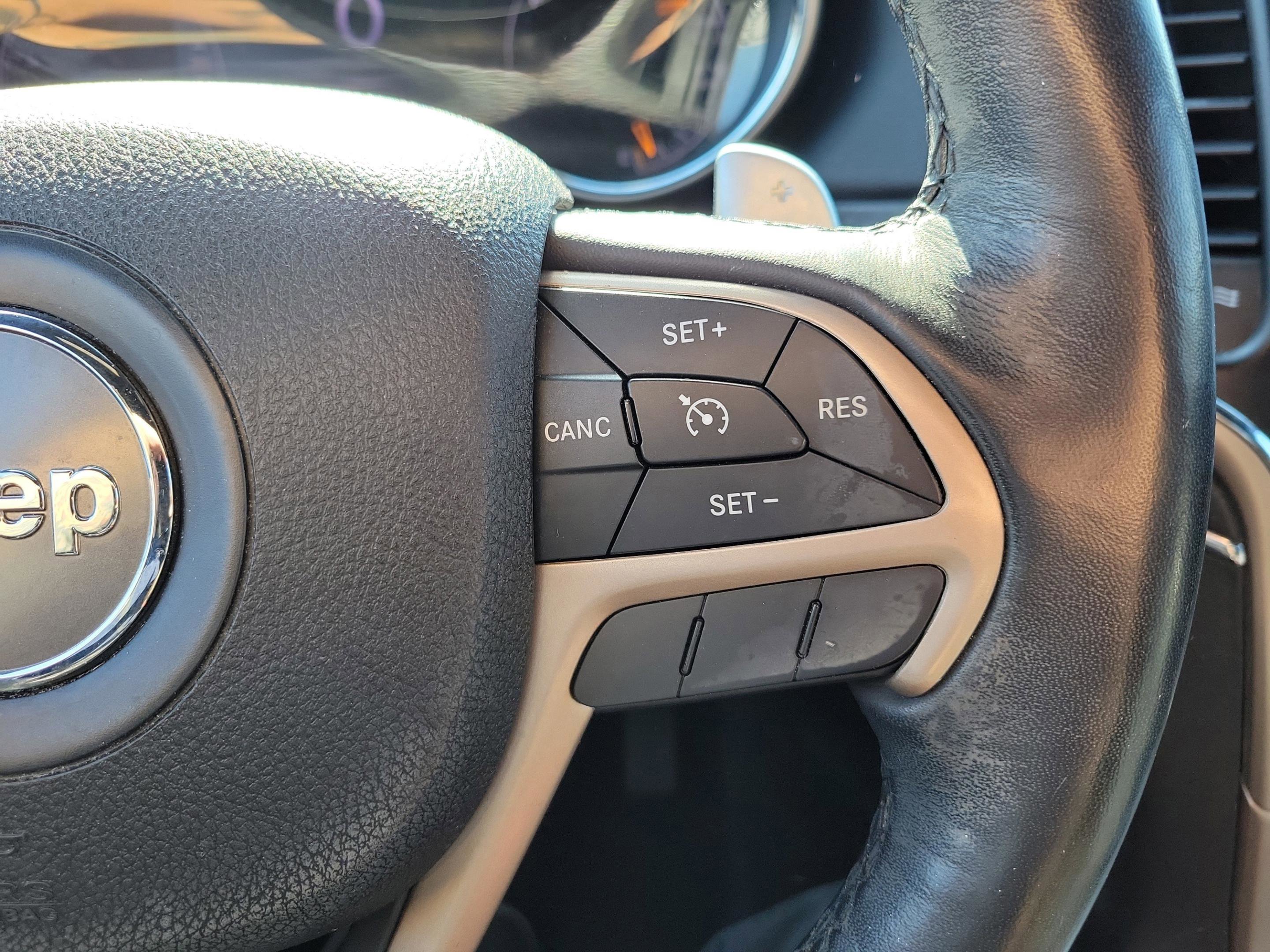 Used 2015 Jeep Grand Cherokee Limited w/ Luxury Group II image 22