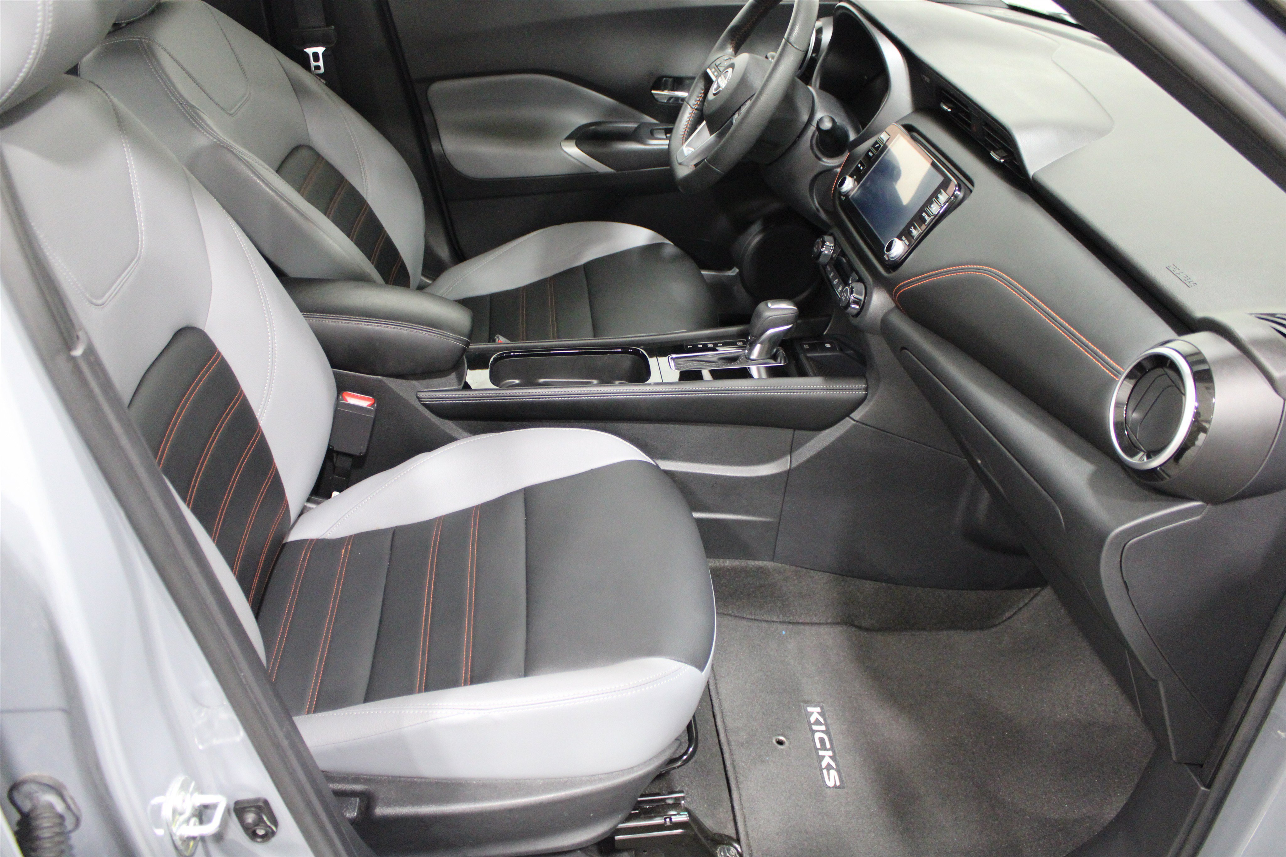 Used 2023 Nissan Kicks SR w/ SR Premium Package FWD image 24