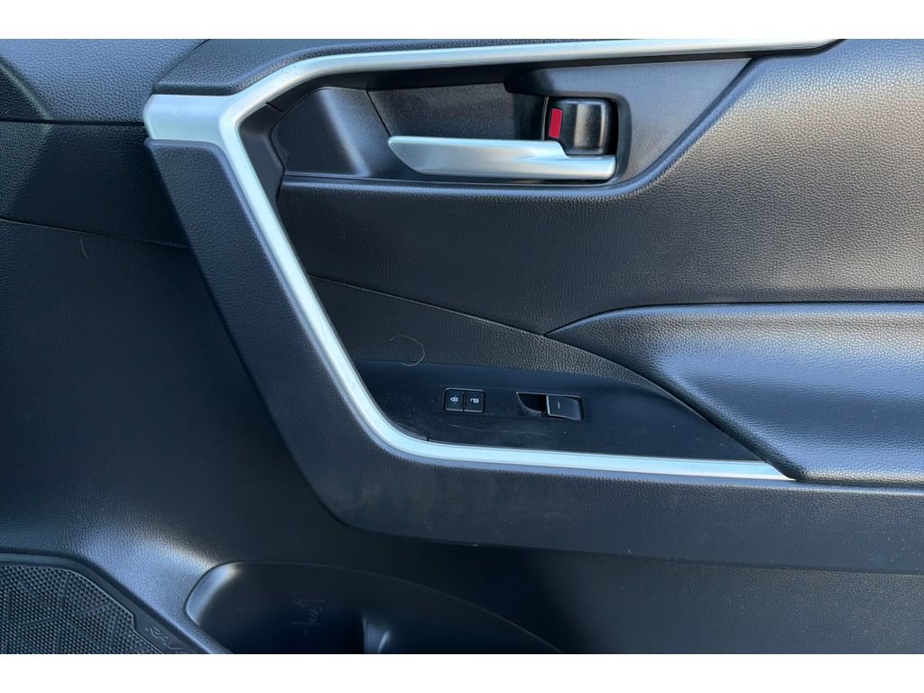 Used 2025 Toyota RAV4 XLE FWD image 19
