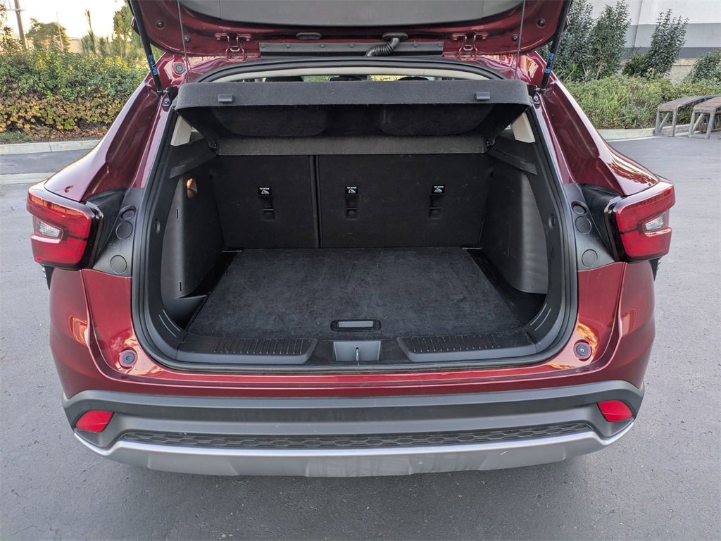 Used 2025 Chevrolet Trax LT w/ LT Convenience Package image 30