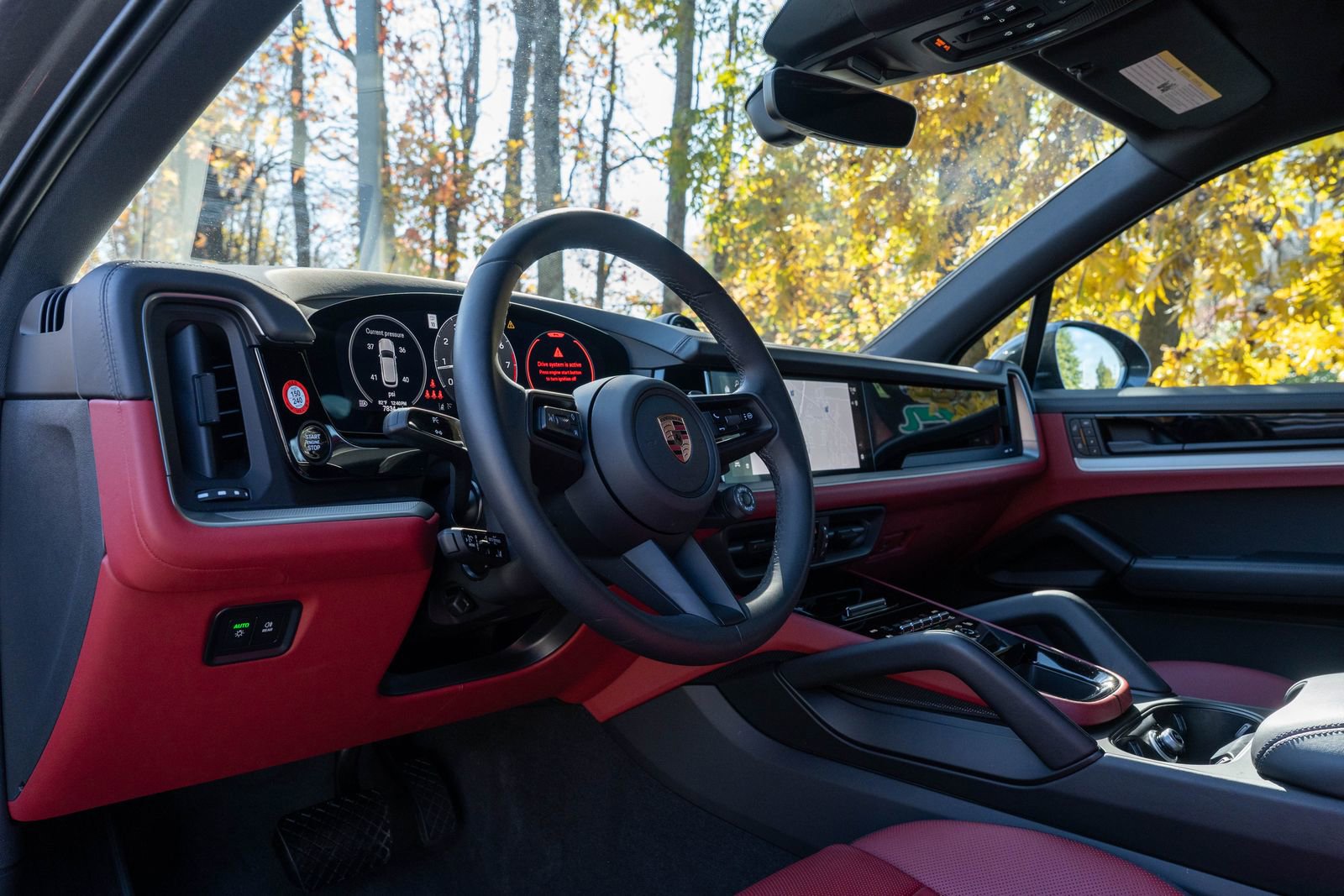 Certified 2025 Porsche Cayenne image 4