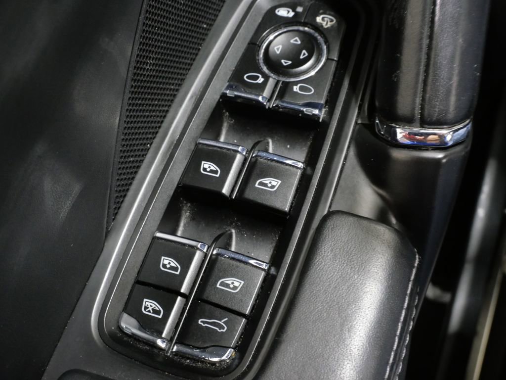 Used 2014 Porsche Cayenne Turbo image 14