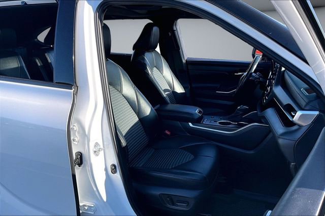 Used 2022 Toyota Highlander XSE image 30