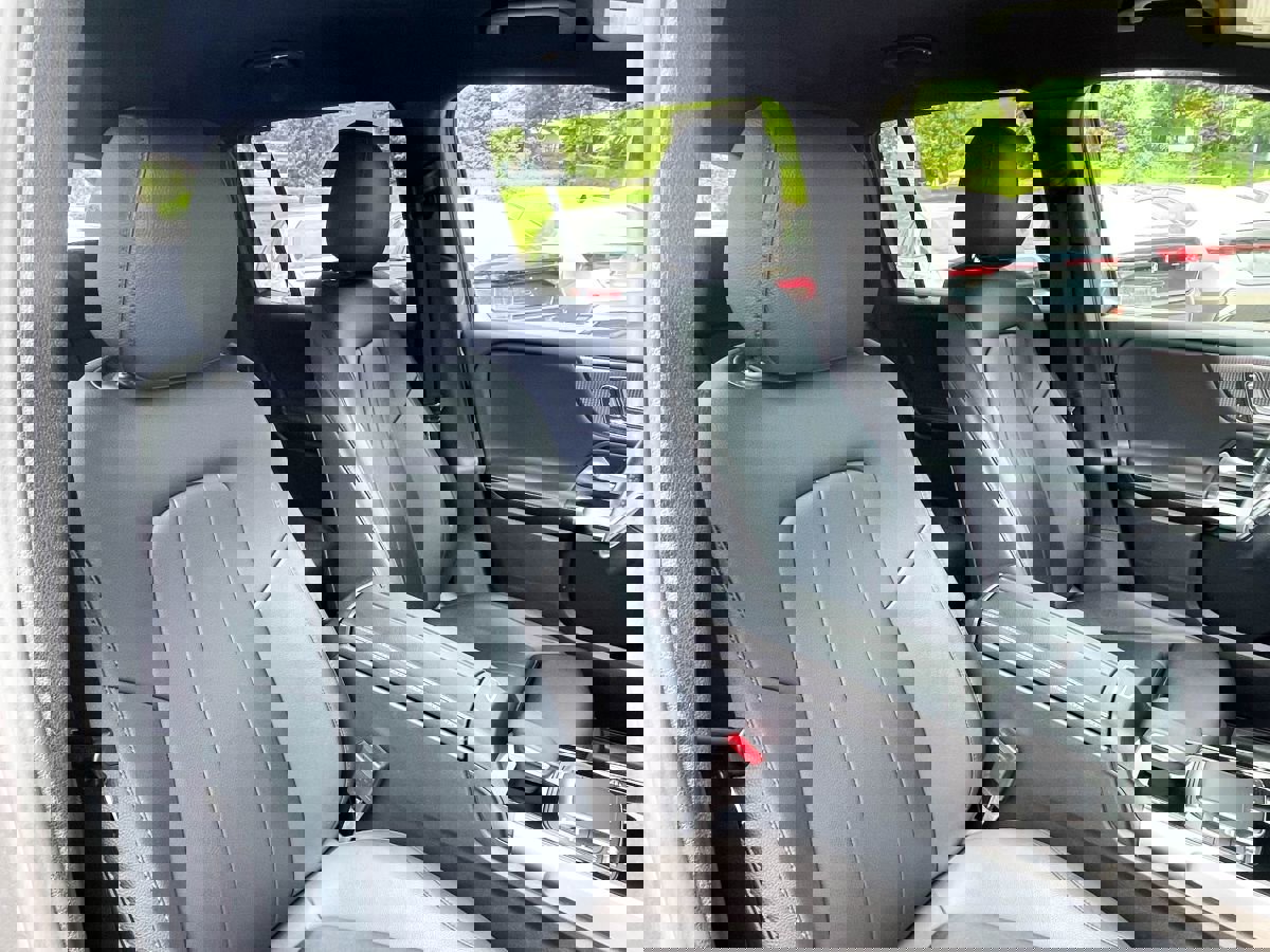 Used 2021 Mercedes-Benz GLB 250 w/ Premium Package image 10