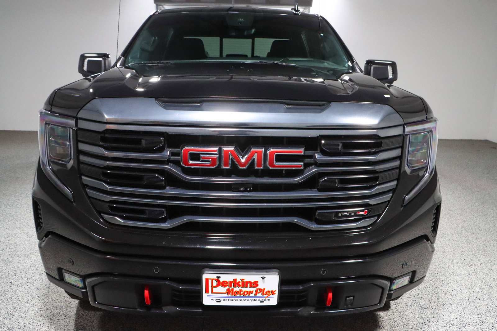 Used 2024 GMC Sierra 1500 AT4 w/ Technology Package image 4
