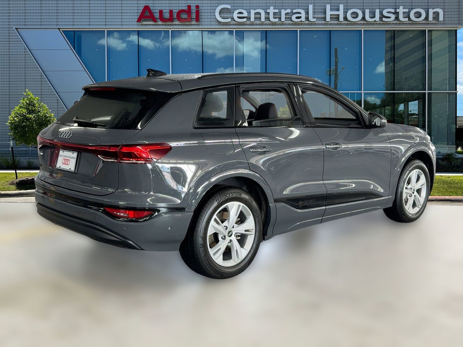 Used 2025 Audi Q6 e-tron Premium w/ Convenience Package image 9