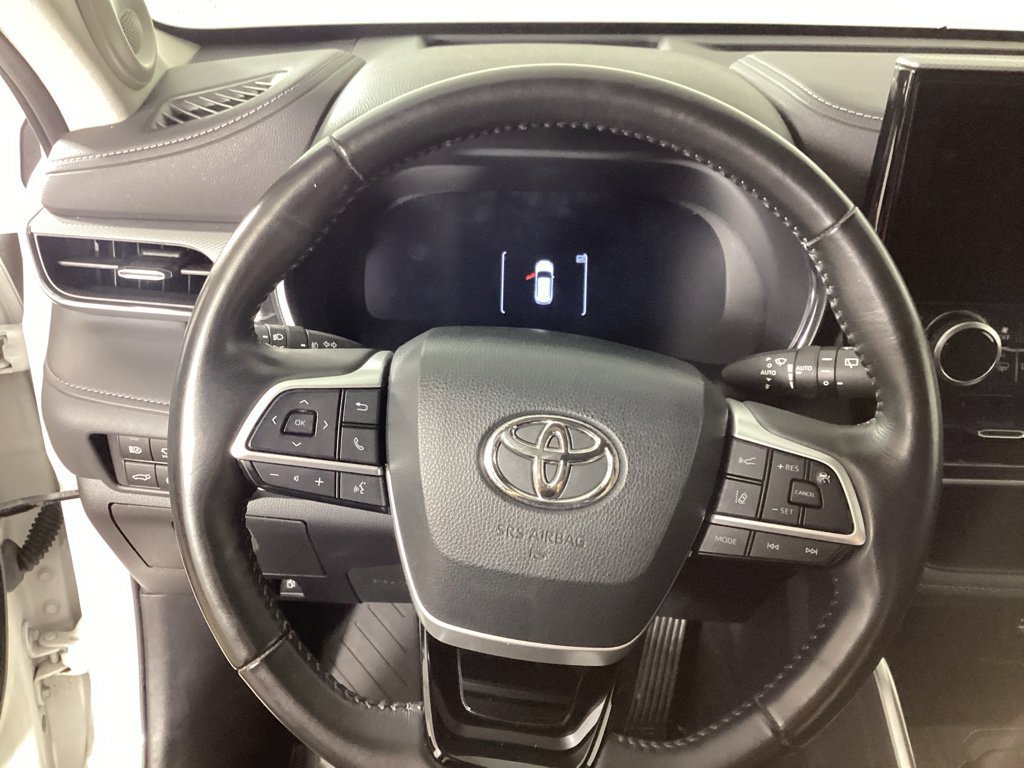 Used 2023 Toyota Highlander Platinum AWD/4WD image 16