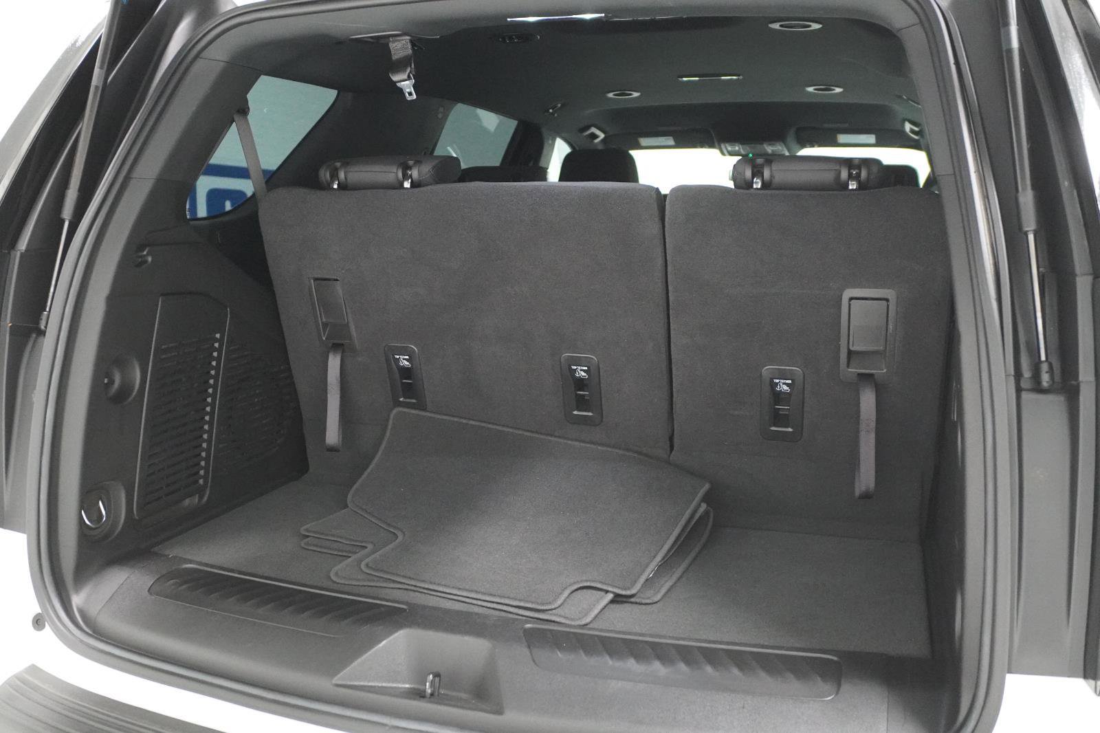Used 2025 Chevrolet Tahoe LS RWD image 7