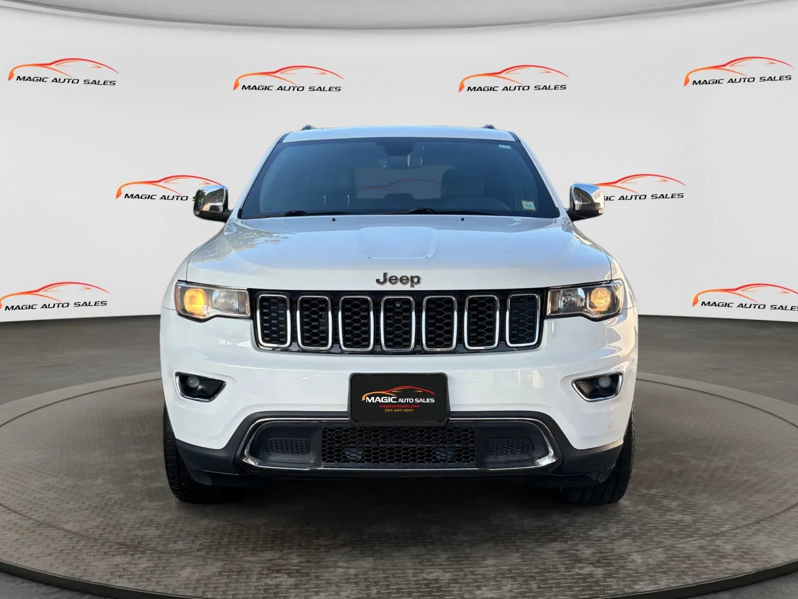 Used 2020 Jeep Grand Cherokee Limited AWD/4WD image 3