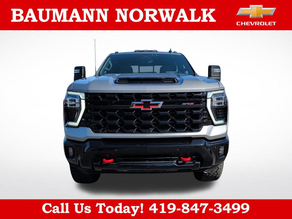 Used 2025 Chevrolet Silverado 2500 ZR2 w/ Technology Package AWD/4WD image 2