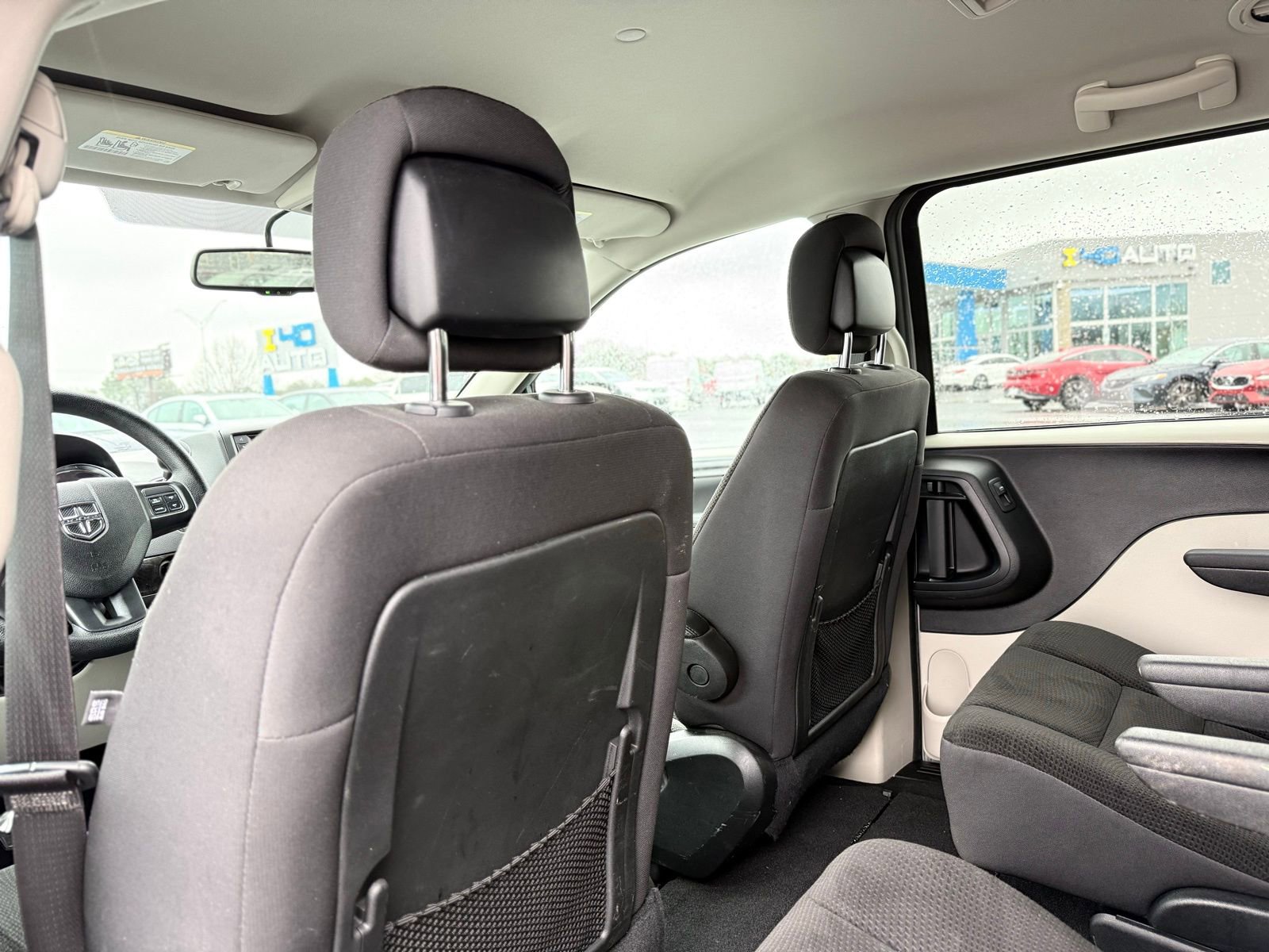 Used 2018 Dodge Grand Caravan SE w/ UConnect Hands-Free Group image 18