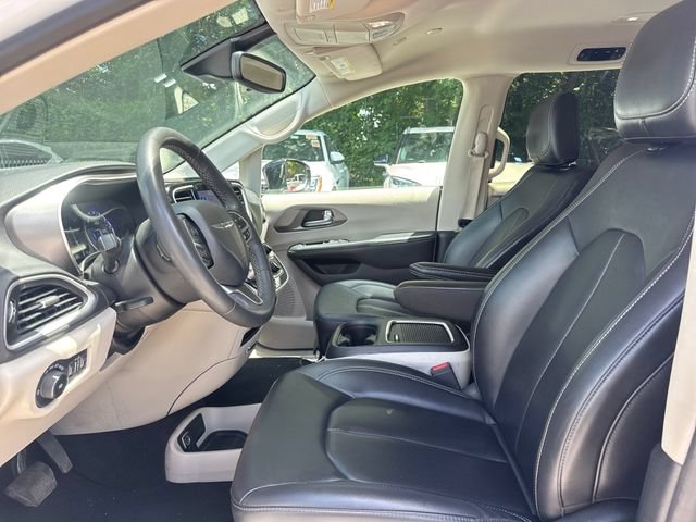 Used 2024 Chrysler Pacifica Touring-L FWD image 14