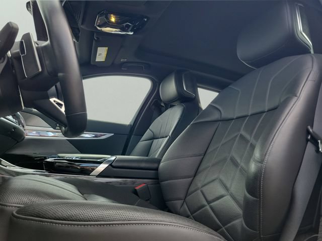 Used 2025 BMW 740i RWD image 23