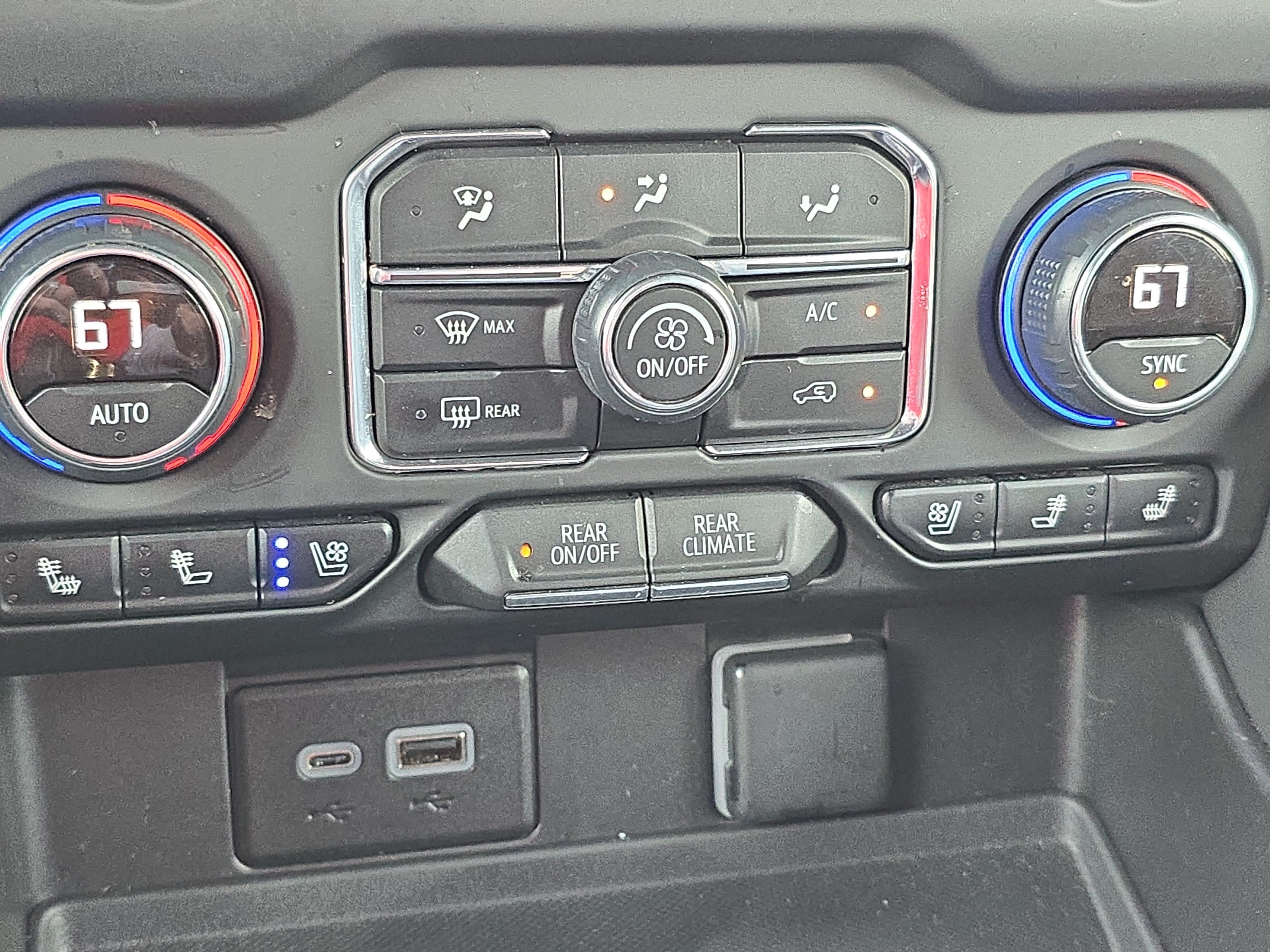 Used 2024 Chevrolet Tahoe Premier AWD/4WD image 24