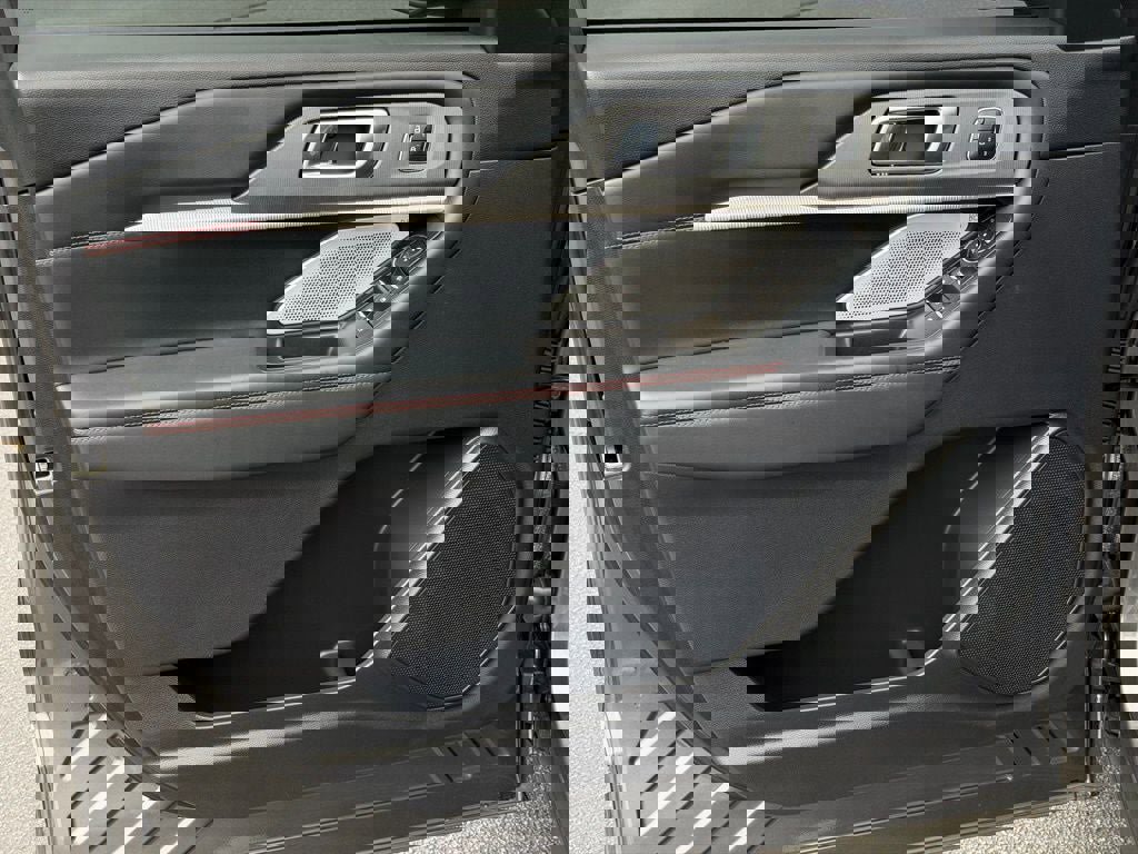 Certified 2025 Ford Explorer ST image 18