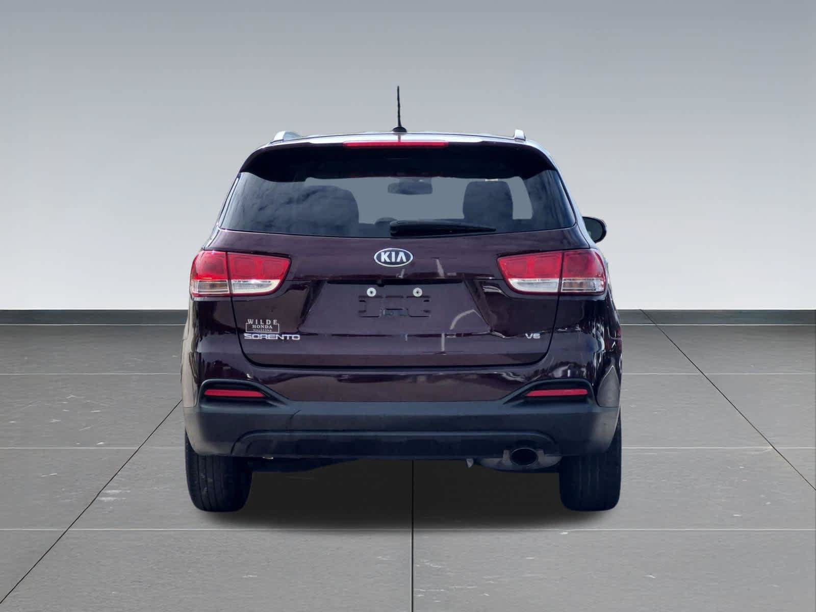 Used 2018 Kia Sorento FWD V6 image 5