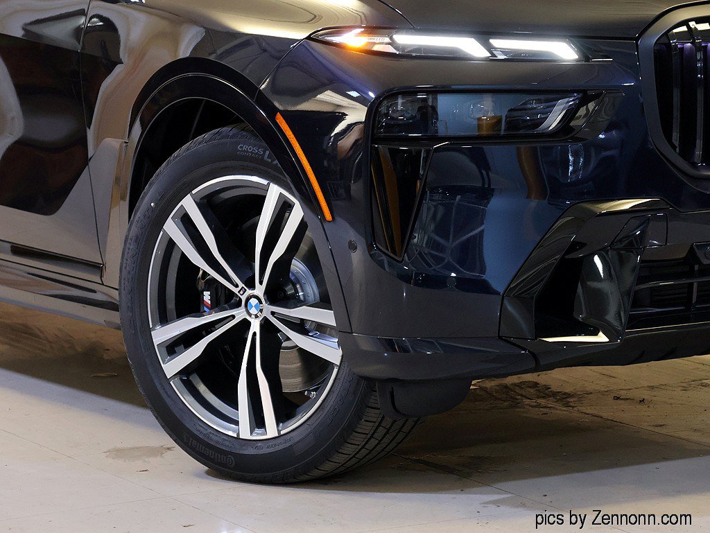 Used 2027 BMW X7 xDrive40i w/ M Sport Package AWD/4WD image 3