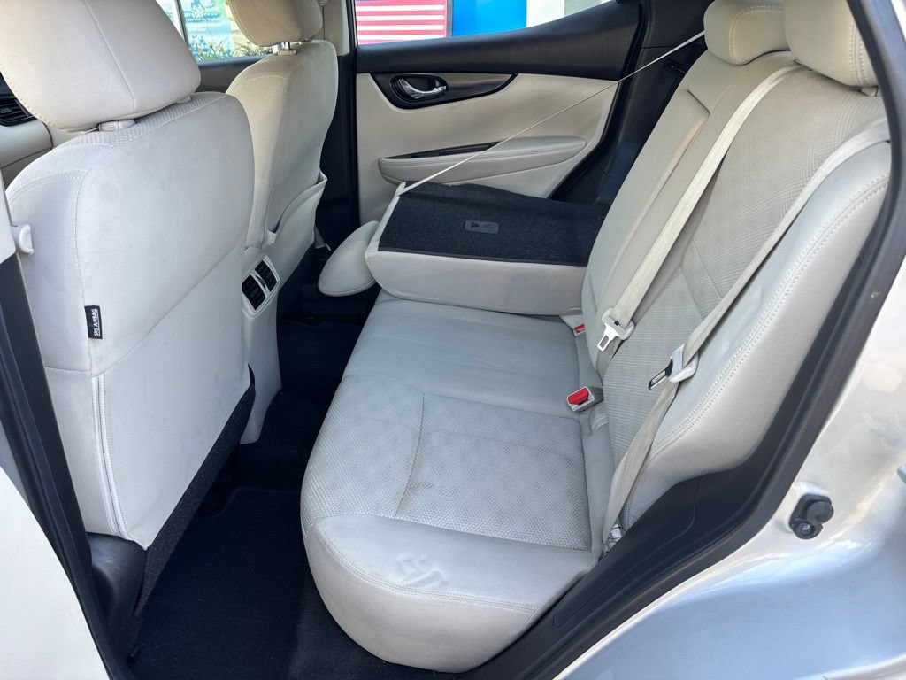 Used 2018 Nissan Rogue Sport SV w/ SV All-Weather Package AWD/4WD image 16