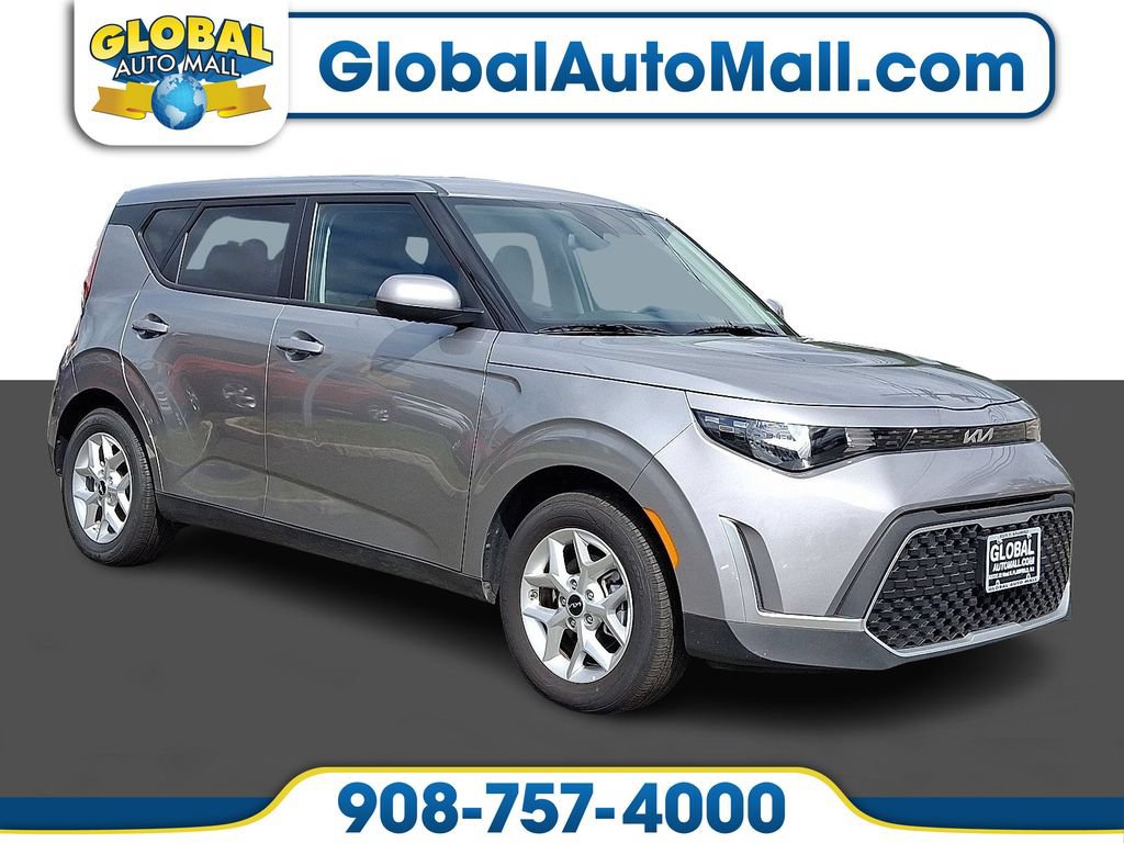 Used 2025 Kia Soul LX w/ LX Technology Package FWD image 1