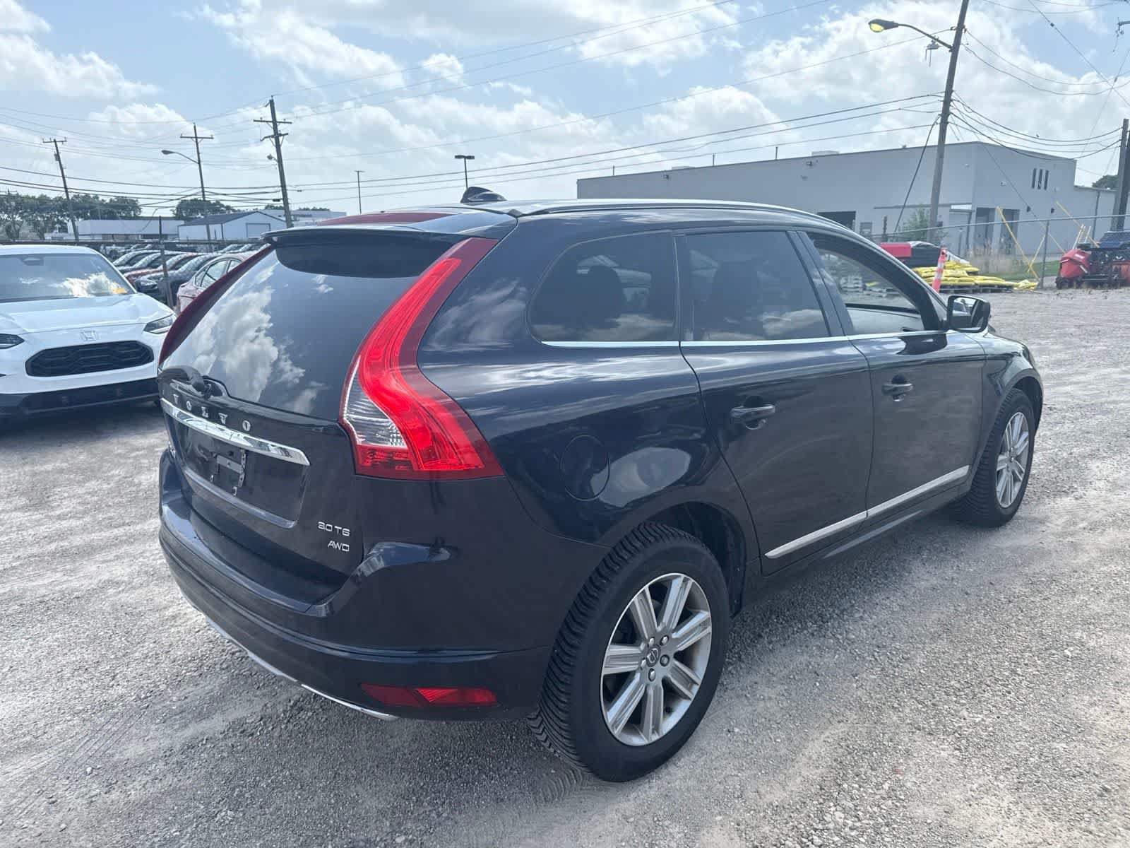 Used 2016 Volvo XC60 T6 AWD/4WD image 3