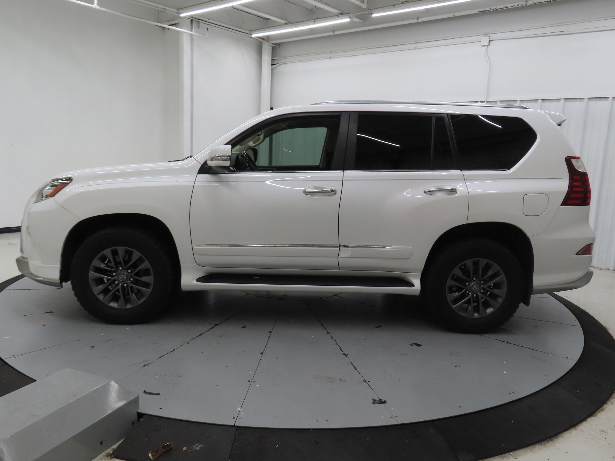 Used 2019 Lexus GX 460 Premium AWD/4WD image 7