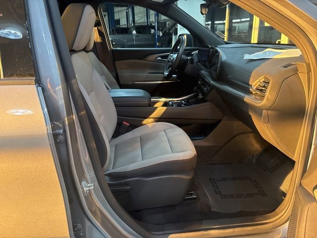 Used 2025 Chevrolet Traverse LT image 38