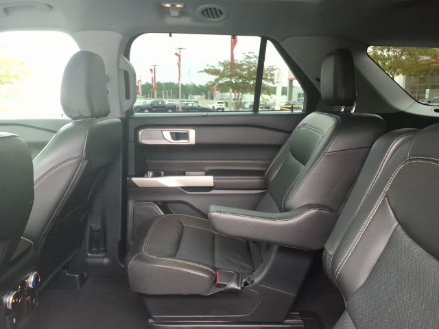 Used 2023 Ford Explorer Limited w/ Equipment Group 301A RWD image 8
