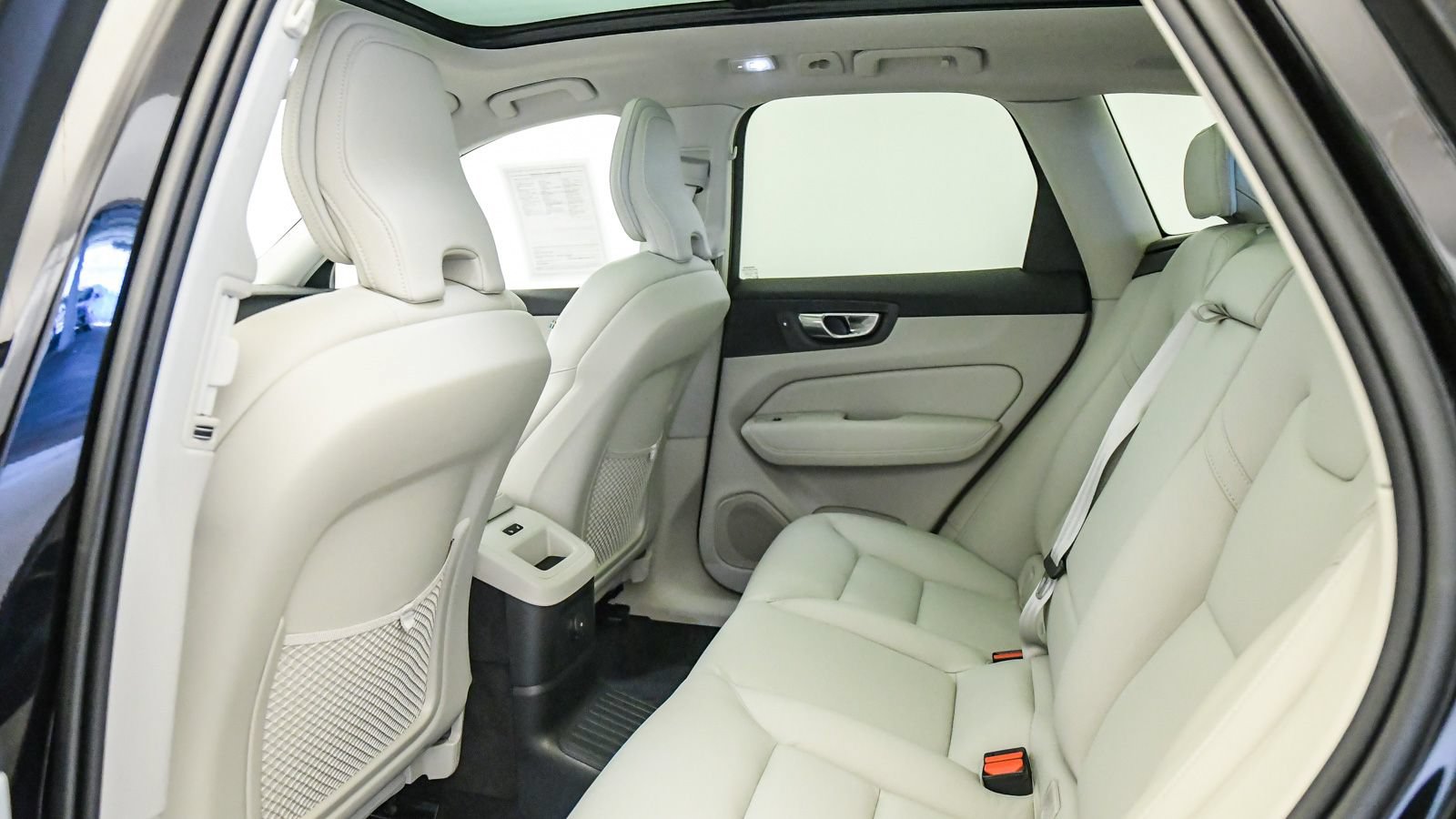 Certified 2023 Volvo XC60 T8 Plus w/ Protection Package Premier AWD/4WD image 20