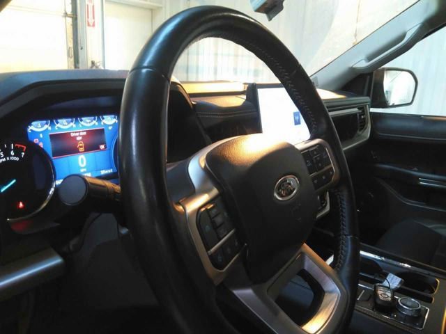 Used 2024 Ford Expedition XLT image 5