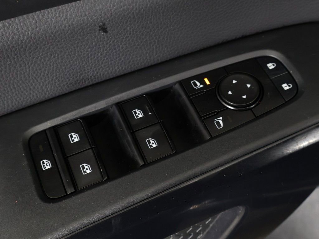 Used 2024 Nissan Pathfinder S image 36