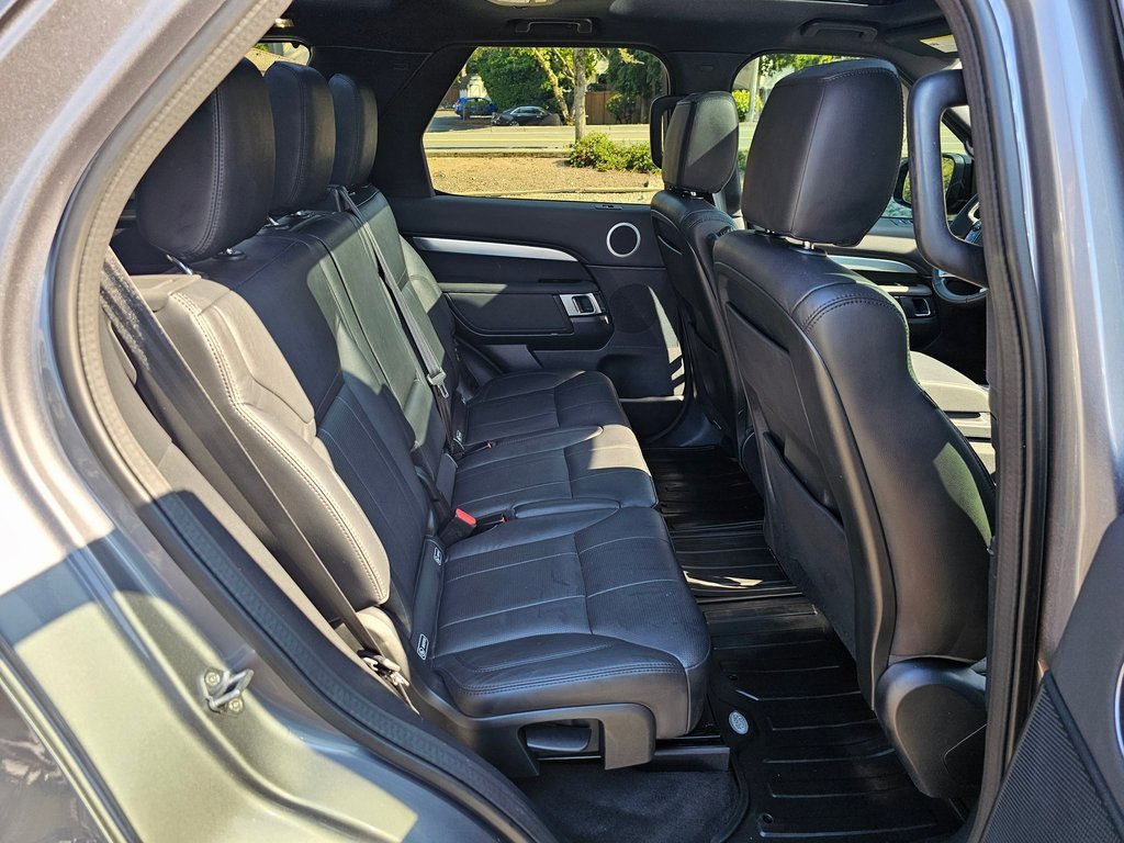 Used 2020 Land Rover Discovery Landmark image 28
