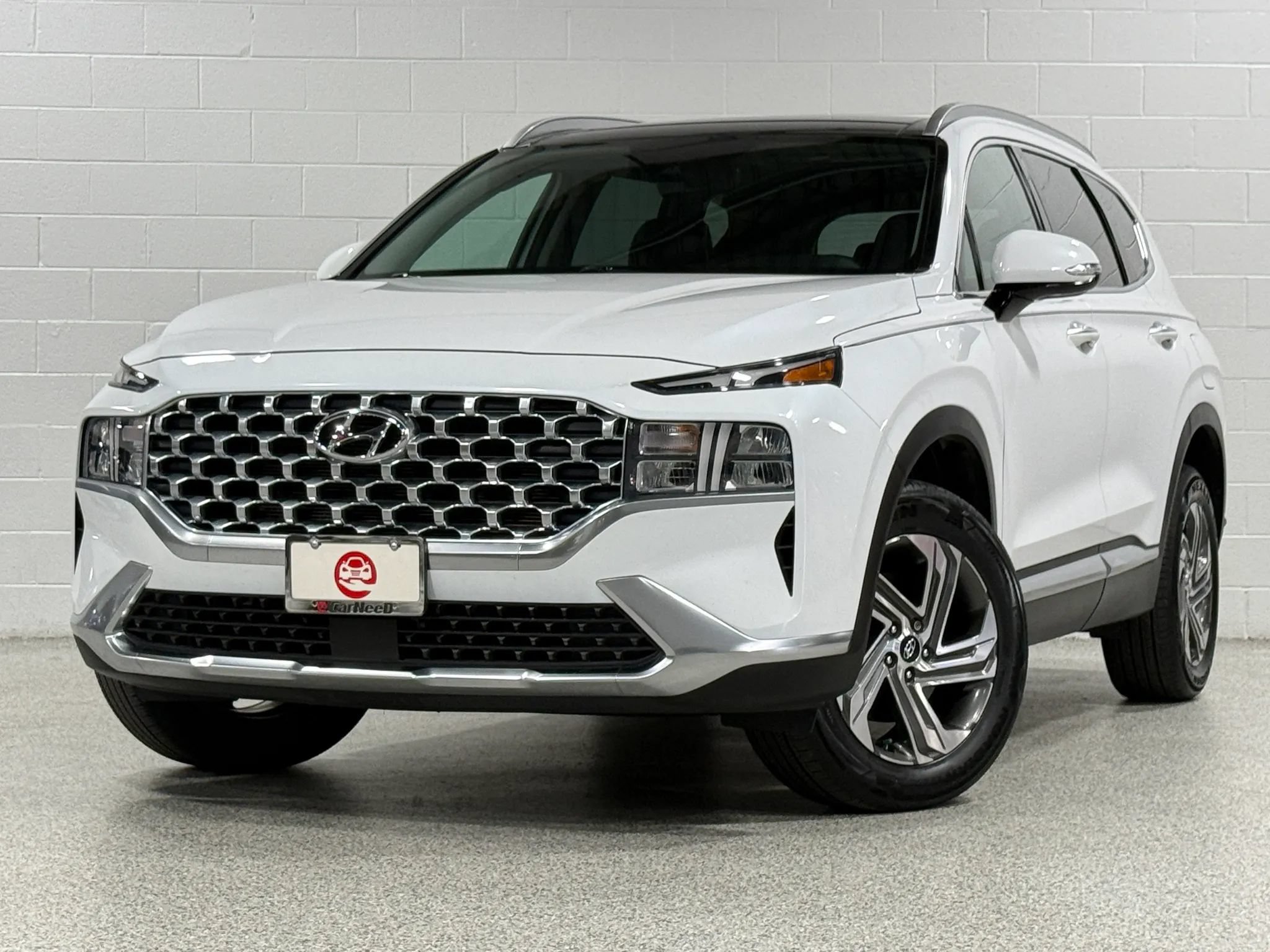 Used 2022 Hyundai Santa Fe SEL w/ Convenience + Premium Package AWD/4WD image 2