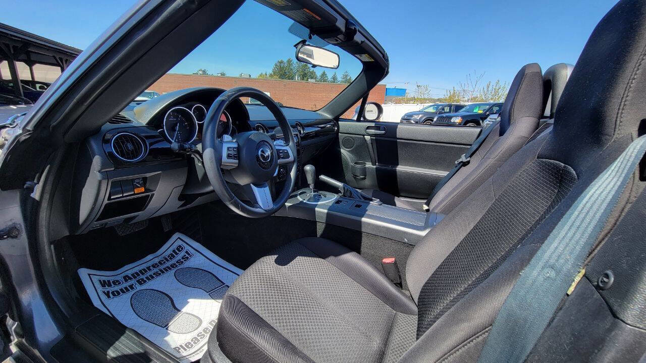Used 2006 MAZDA MX-5 Miata Touring RWD image 18
