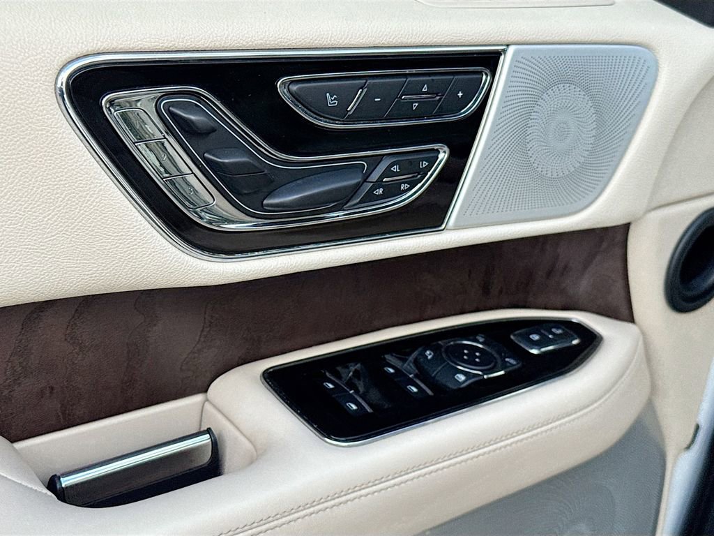 Used 2020 Lincoln Navigator L Reserve w/ Luxury Package image 18