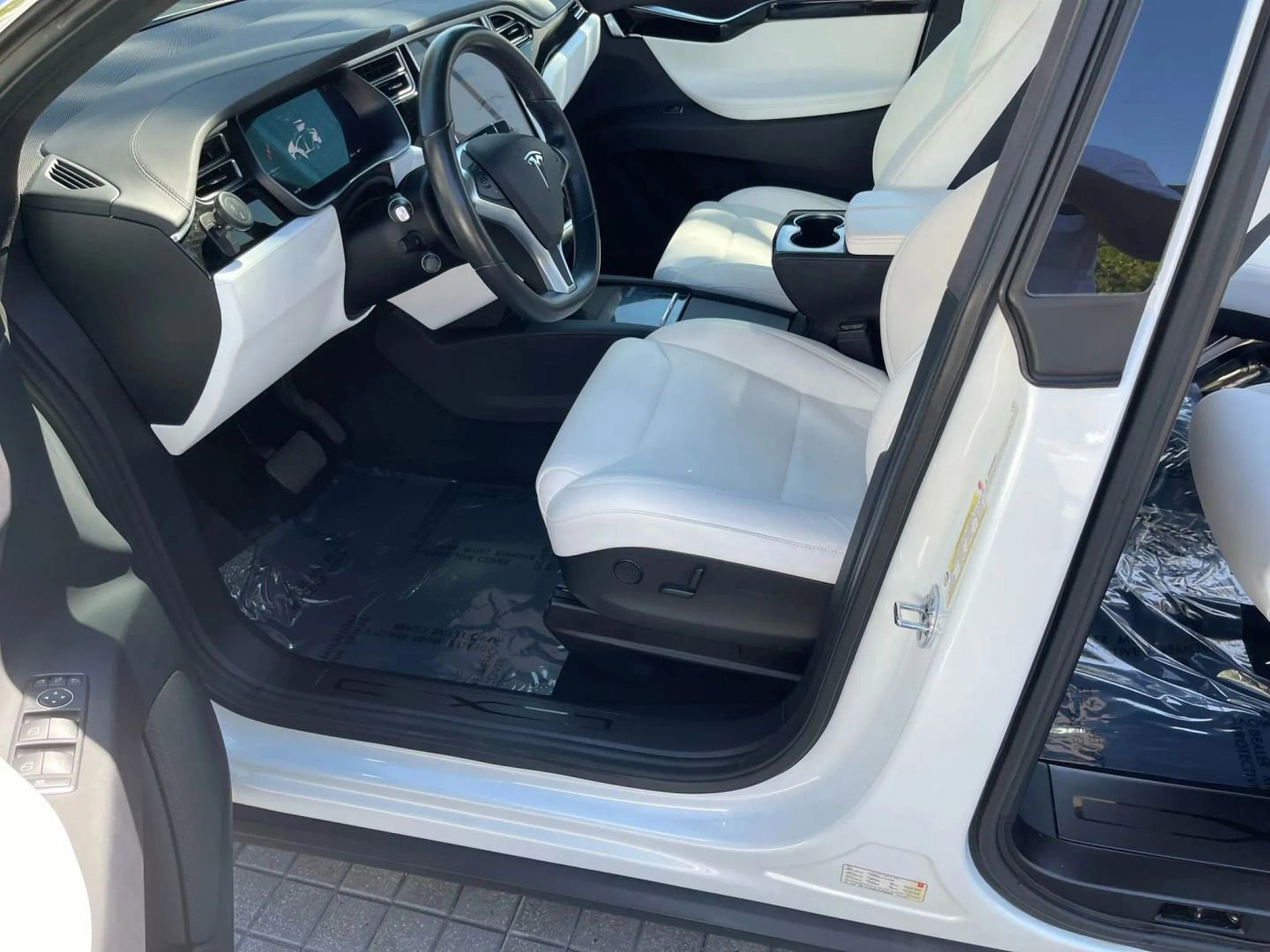 Used 2018 Tesla Model X 75D image 14