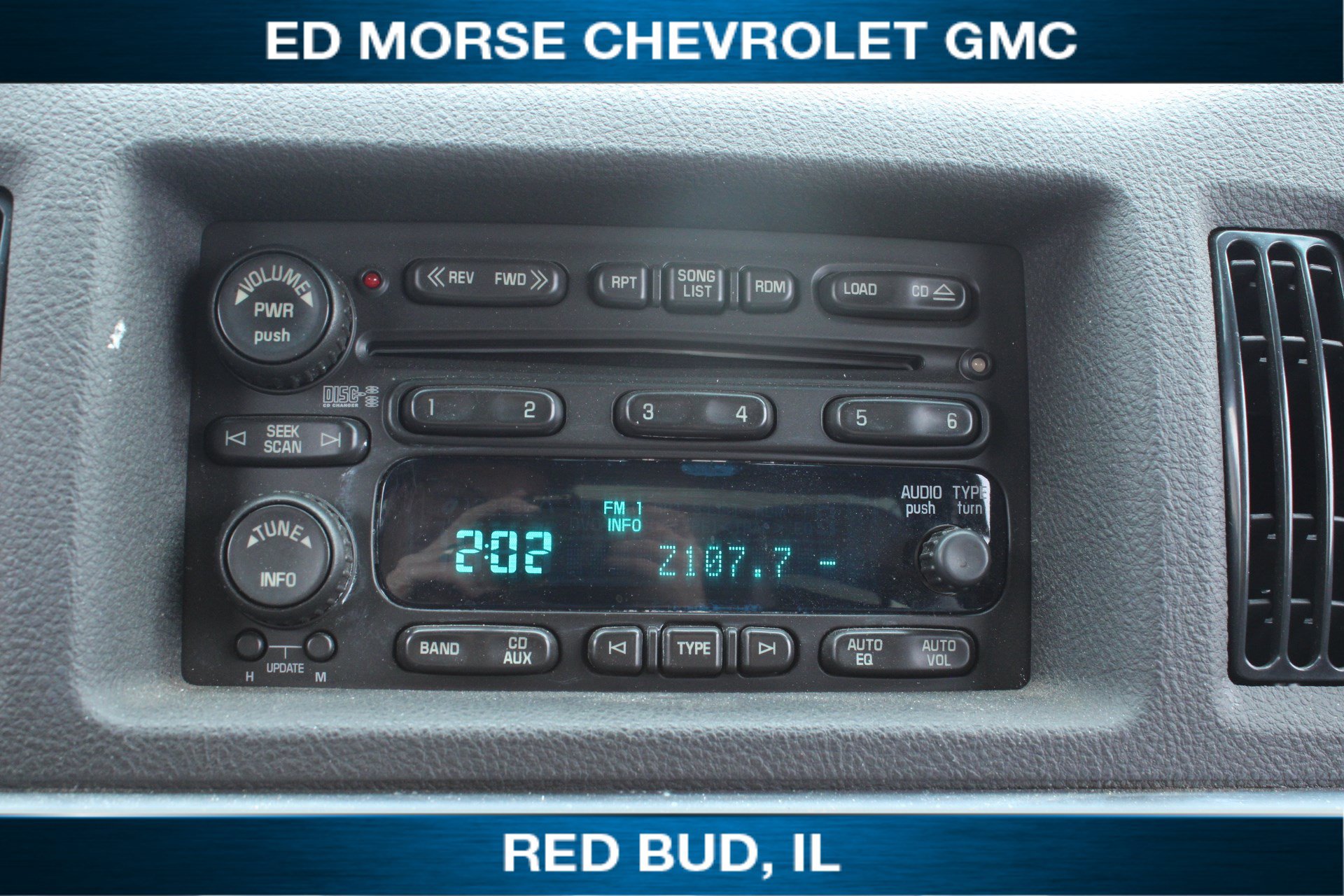 Used 2006 Chevrolet SSR w/ Preferred Equipment Group RWD image 10