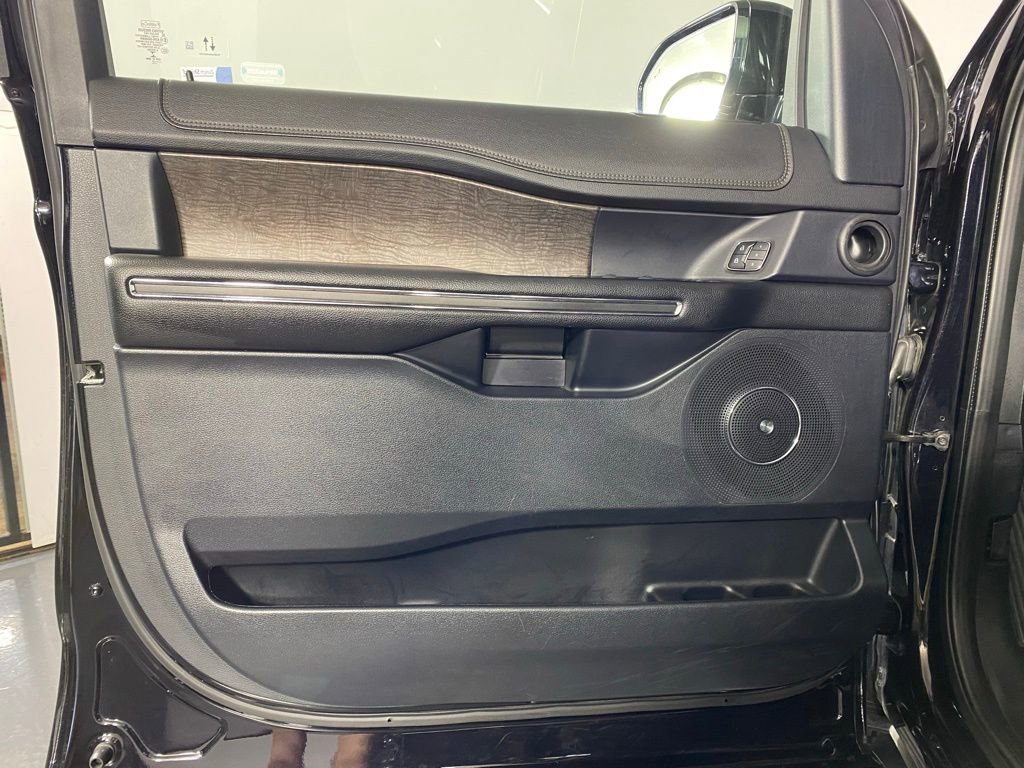 Used 2021 Ford Expedition Limited image 25