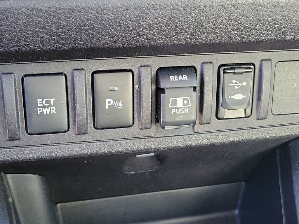 Used 2018 Toyota Tacoma SR5 image 29