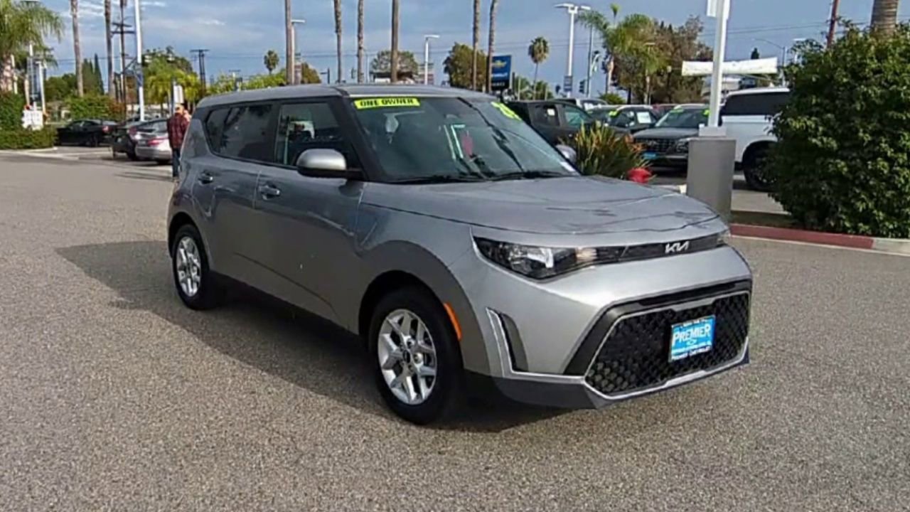 Used 2024 Kia Soul LX w/ Option Group 015 image 2