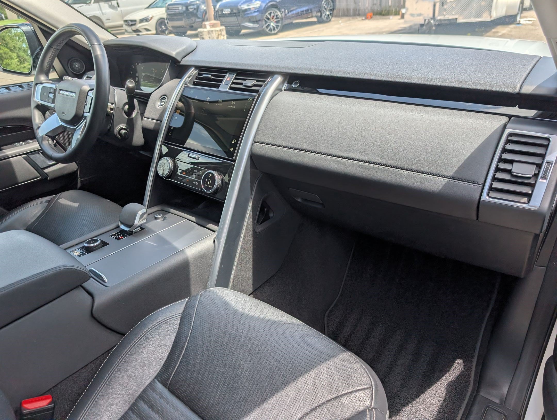 Used 2024 Land Rover Discovery S AWD/4WD image 33