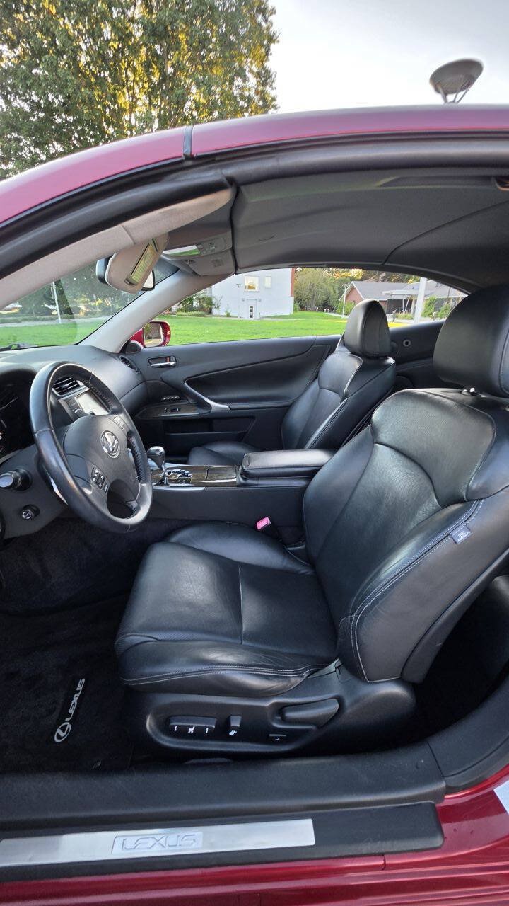 Used 2010 Lexus IS 350C w/ Luxury Pkg RWD image 11