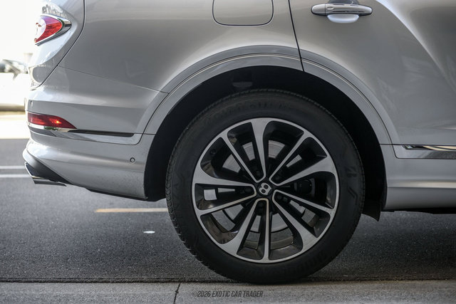 Used 2021 Bentley Bentayga AWD/4WD image 10