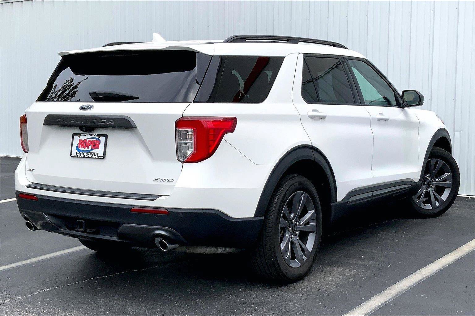 Used 2022 Ford Explorer XLT w/ Equipment Group 202A AWD/4WD image 11