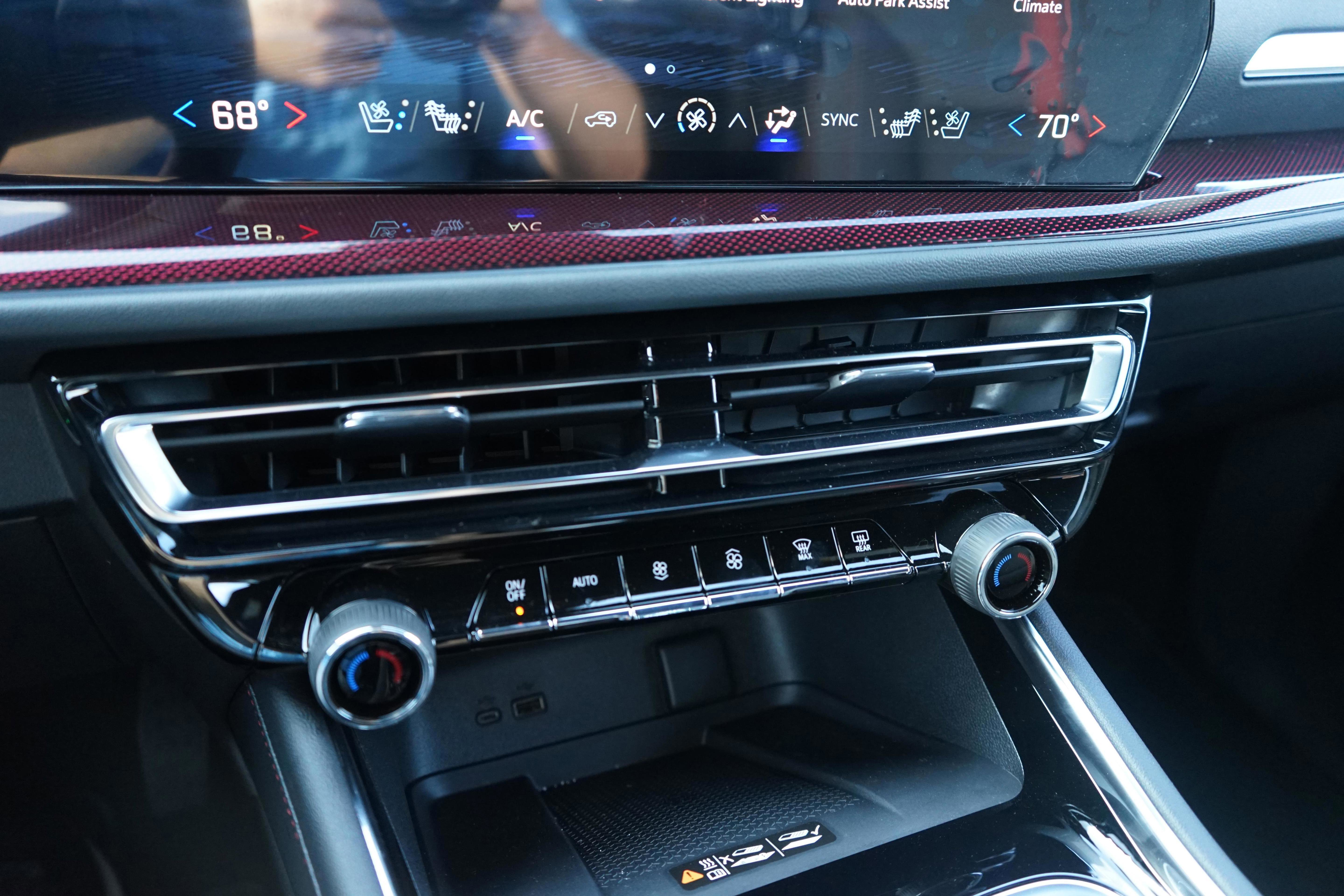 New 2026 Chevrolet Traverse RS image 17